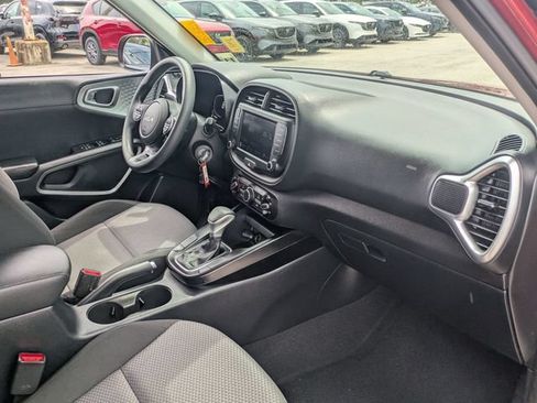 Used 2025 Kia Soul LX FWD image 28