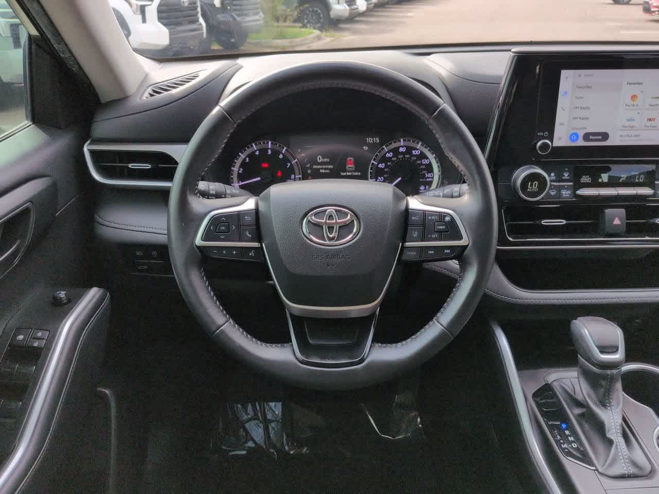 Used 2023 Toyota Highlander LE FWD image 16