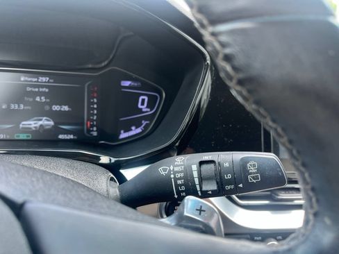 Used 2020 Kia Niro EX FWD image 16