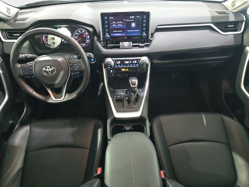 Used 2019 Toyota RAV4 XLE Premium FWD image 10