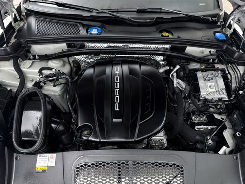 Used 2021 Porsche Macan AWD/4WD image 12