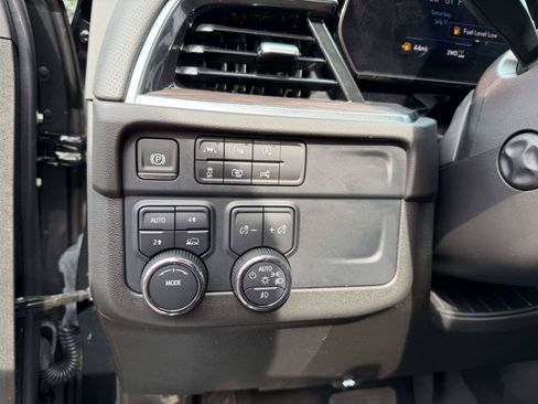 Certified 2025 Chevrolet Suburban Premier AWD/4WD image 18