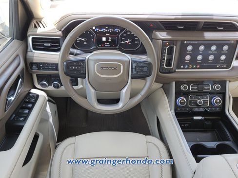 Used 2021 GMC Yukon XL Denali w/ Denali Premium Package RWD image 12