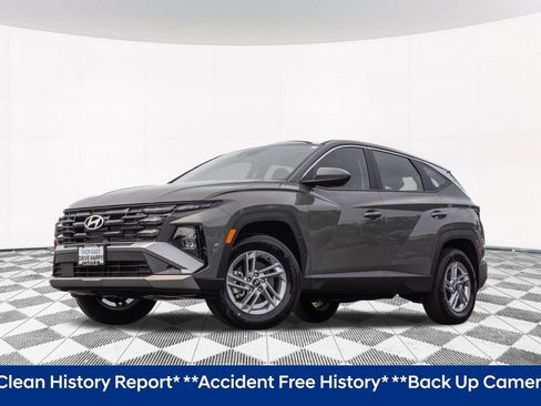 Certified 2025 Hyundai Tucson SE AWD/4WD image 2