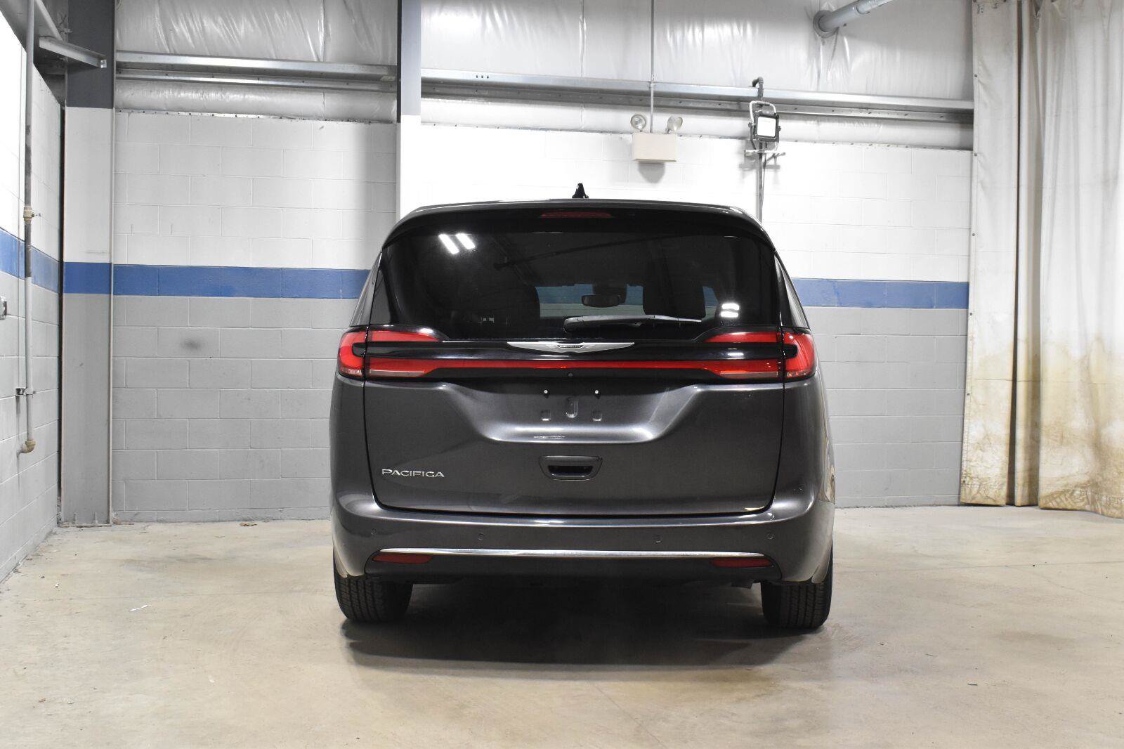 Used 2023 Chrysler Pacifica Touring-L FWD image 24