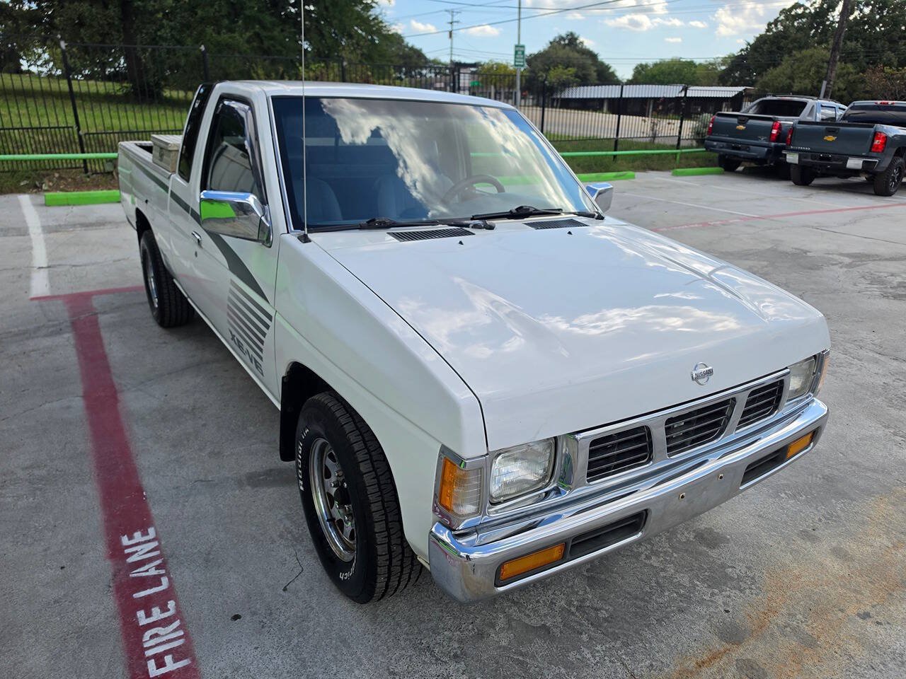 Used 1995 Nissan Pickup XE RWD image 5