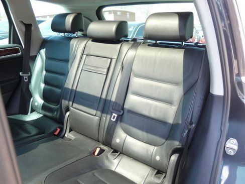 Used 2012 Volkswagen Touareg Executive image 28
