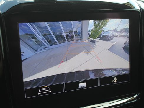Used 2020 Chevrolet Traverse LT FWD image 18