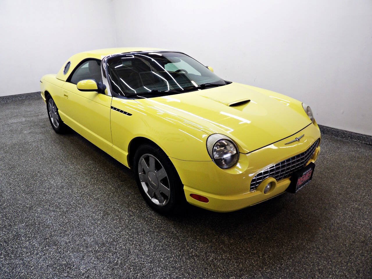 Used 2002 Ford Thunderbird RWD image 3