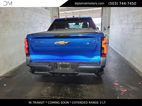 Used 2025 Chevrolet Silverado EV LT AWD/4WD image 5