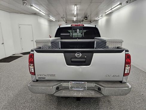 Used 2015 Nissan Frontier SV image 5