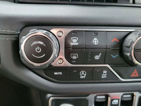 Used 2024 Jeep Wrangler Unlimited Sahara AWD/4WD image 12