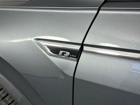 Used 2020 Volkswagen Tiguan SE R-Line w/ 3rd Row Seat Package image 24