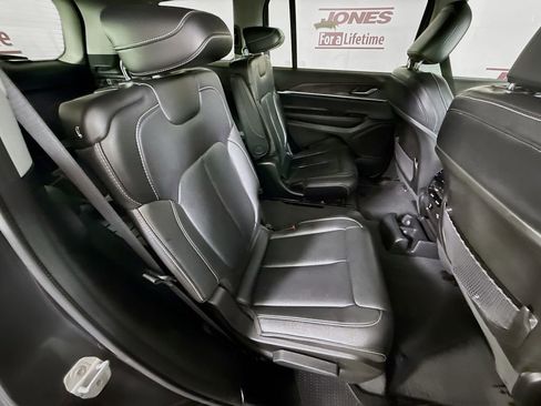 Used 2023 Jeep Grand Cherokee L Limited AWD/4WD image 33