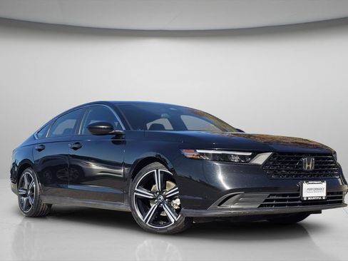 Used 2023 Honda Accord Sport image 2