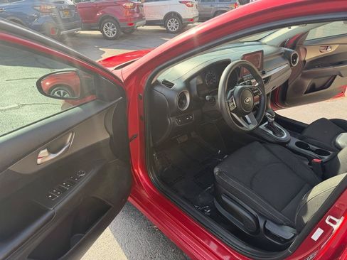 Used 2019 Kia Forte LXS FWD image 9