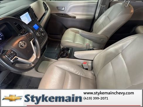 Used 2019 Toyota Sienna XLE w/ XLE Navigation Package image 23