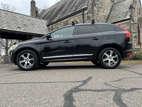 Used 2015 Volvo XC60 T6 Platinum w/ Climate Package image 19