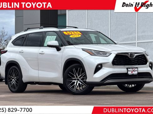 Used 2024 Toyota Highlander Platinum image 1