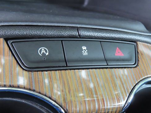 Used 2023 GMC Acadia SLE w/ Driver Convenience Package image 11