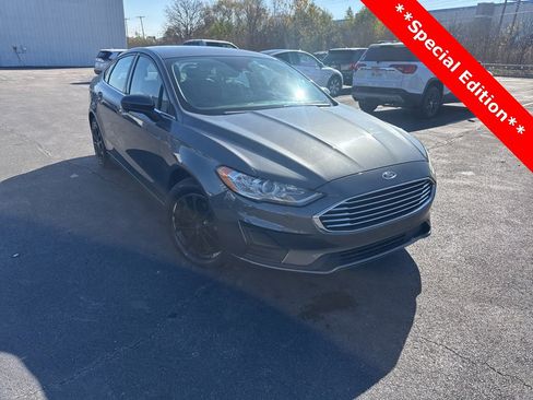 Used 2020 Ford Fusion SE image 1
