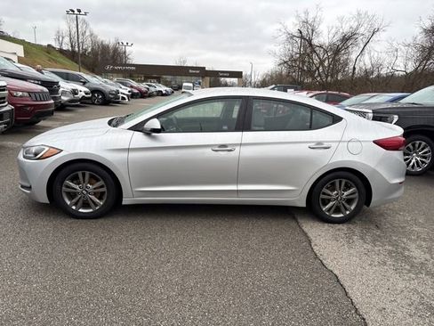 Used 2018 Hyundai Elantra SEL image 2