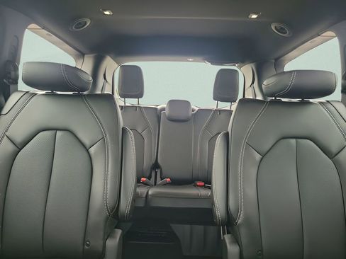 New 2026 Chrysler Pacifica Select image 13