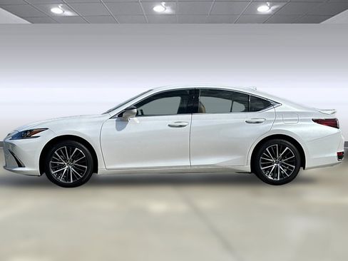 Used 2025 Lexus ES 300h w/ Premium Package image 2