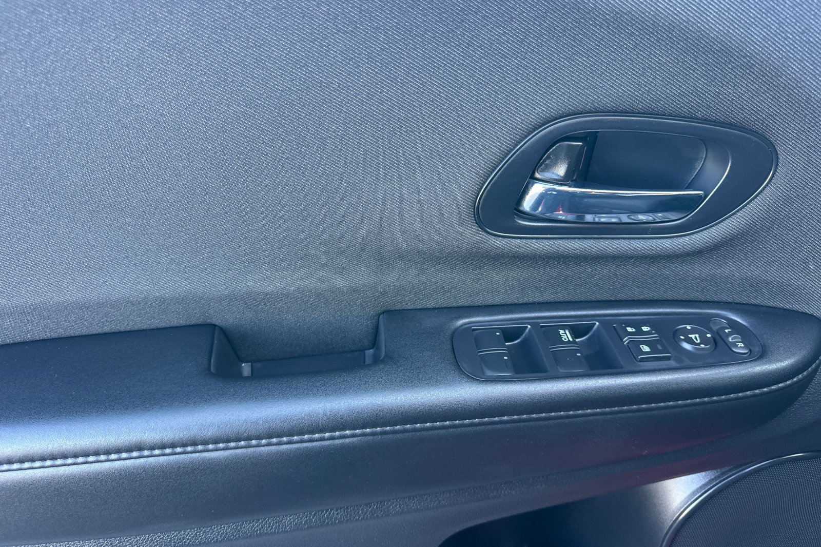 Used 2022 Honda HR-V Sport image 11