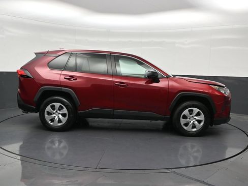 Used 2022 Toyota RAV4 LE FWD image 7