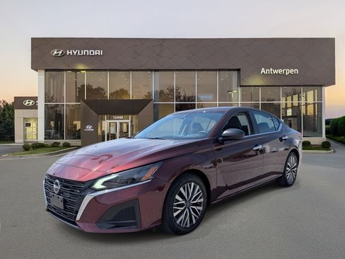 Used 2024 Nissan Altima 2.5 SV FWD image 7