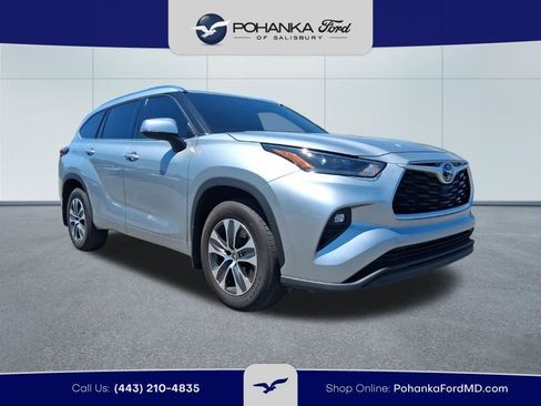 Used 2021 Toyota Highlander XLE AWD/4WD image 3
