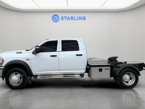Used 2024 RAM 5500 Tradesman w/ Chrome Appearance Group AWD/4WD image 3