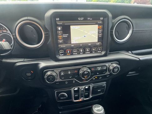 Used 2018 Jeep Wrangler Unlimited Sahara w/ Dual Top Group AWD/4WD image 21