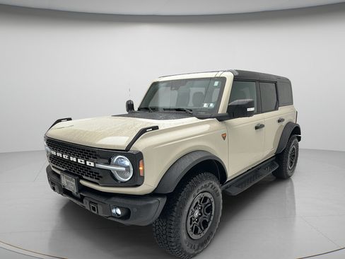 Used 2025 Ford Bronco Badlands AWD/4WD image 3