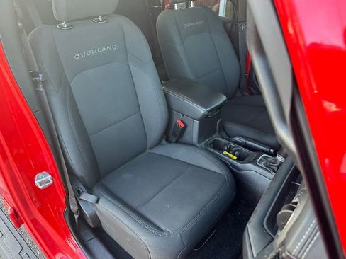 Used 2023 Jeep Gladiator Overland image 11