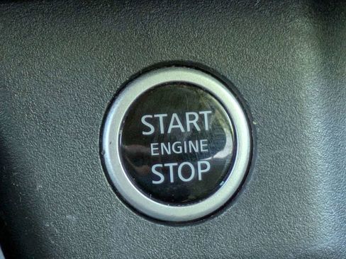 Used 2022 Nissan Rogue SV image 27