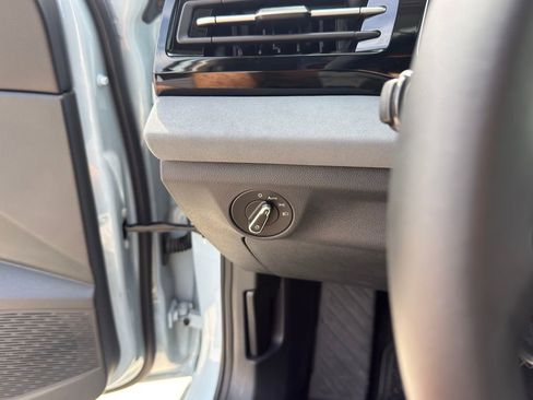 Used 2025 Volkswagen Jetta SE image 23