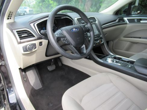 Used 2020 Ford Fusion SE FWD image 18