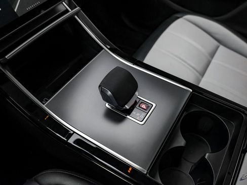 Used 2024 Land Rover Range Rover Evoque Dynamic SE image 52