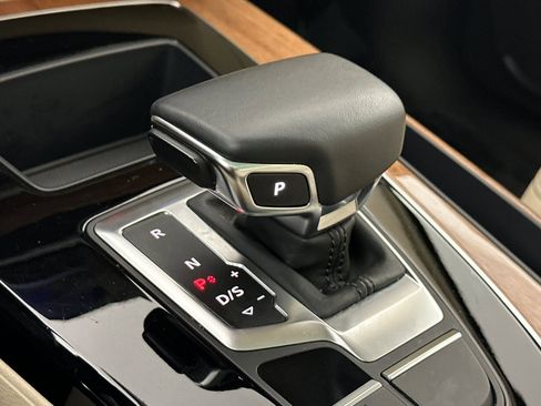 Used 2023 Audi Q5 2.0T Premium w/ Convenience Package image 20