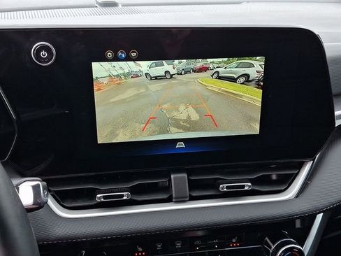 Used 2025 Chevrolet Equinox LT FWD image 16