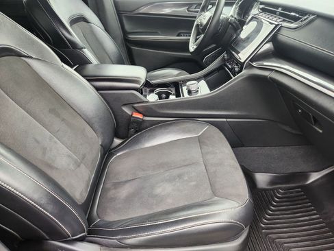 Used 2022 Jeep Grand Cherokee L Laredo RWD image 15