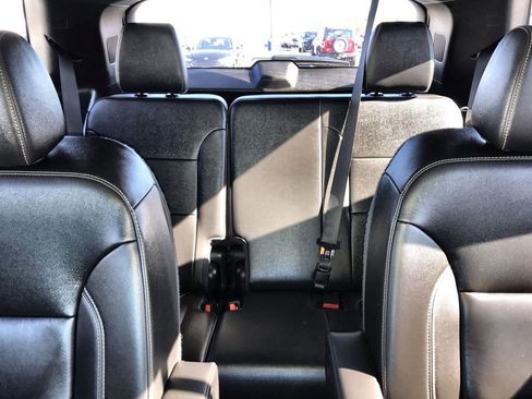 Used 2023 Chevrolet Traverse LT image 22