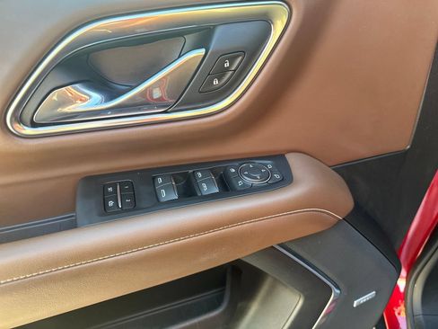 Used 2021 Chevrolet Tahoe High Country w/ Premium Package RWD image 17