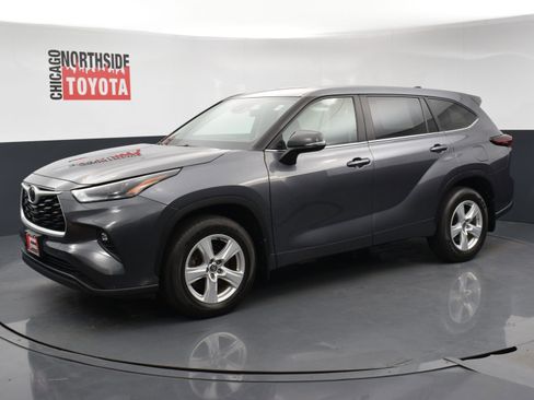 Used 2024 Toyota Highlander LE AWD/4WD image 8