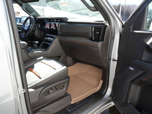 Used 2024 GMC Sierra 1500 AT4 w/ AT4 Premium Package image 35