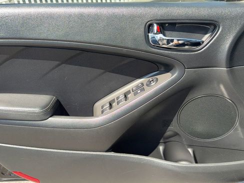 Used 2018 Kia Forte S FWD image 17