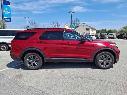 Used 2024 Ford Explorer XLT w/ Equipment Group 202A AWD/4WD image 15