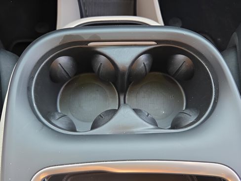 Used 2023 Chrysler Pacifica Touring-L image 14